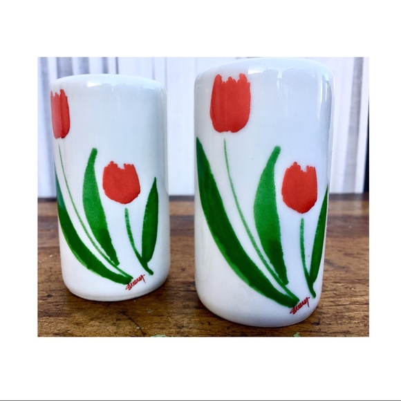 Vintage Tulip Salt and Pepper Shakers - Picture 5 of 8